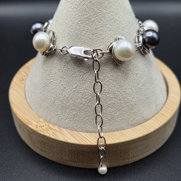 Sterling Silver Black And White Freshwater Pearl Bracelet. 7-9 Inch W/ Extender - Picture 2 of 5